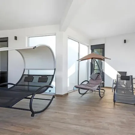 Pinus By Guide Villa *